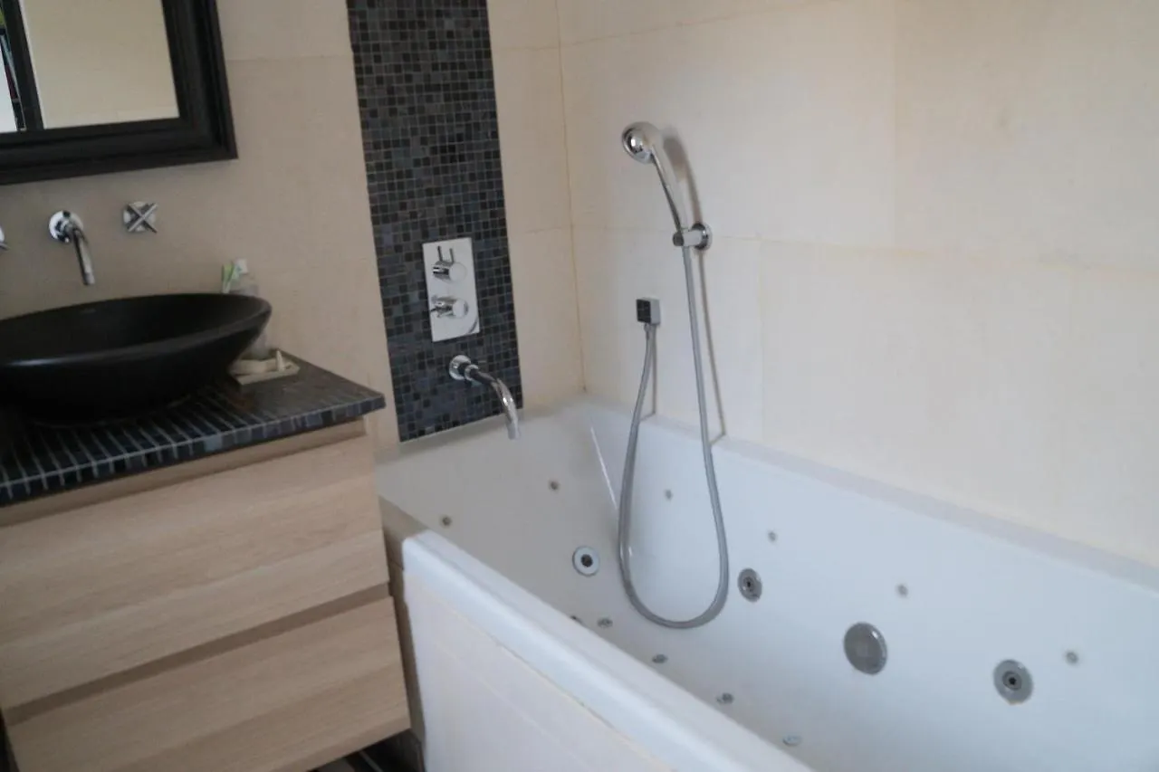 פריז Hostnfly Apartments - Go Stay On The Banks Of The Canal Saint-Martin צרפת